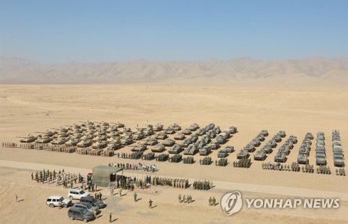 아프간 국경 인근에 집결한 러시아ㆍ중앙아 병력과 장비(하틀론 로이터=연합뉴스) 러시아와 우즈베키스탄, 타지키스탄 병력과 장비들이 10일(현지시간) 합동 훈련을 위해 아프가니스탄과 접경한 하르브 마이돈 훈련장에 집결해 있다. jsmoon@yna.co.kr