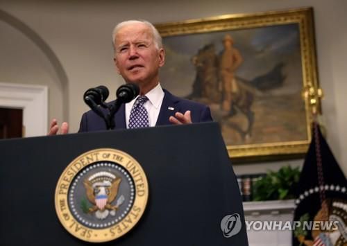 24일(현지시간) 백악관에서 연설중인 조 바이든 대통령[로이터=연합뉴스]