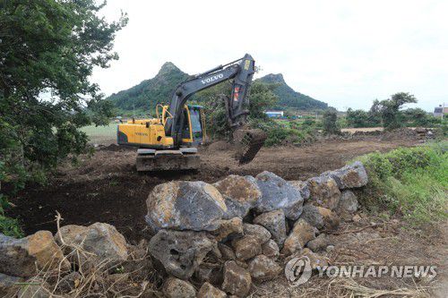 이준석 대표 부친 소유 농지 '논란'(서귀포=연합뉴스) 박지호 기자 = 국민의힘 이준석 대표의 부친 명의 제주 서귀포시 안덕면 사계리 농지의 6일 오후 모습. 2021.9.6 jihopark@yna.co.kr