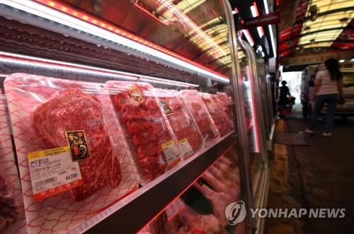 추석 앞두고 고깃값 강세(서울=연합뉴스) 박동주 기자 = 사진은 지난달 30일 서울 마장축산물시장에 진열된 고기. 2021.8.30 pdj6635@yna.co.kr