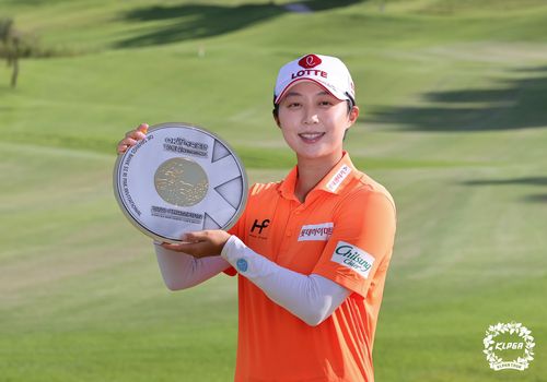 우승 트로피를 든 김효주[KLPGA 제공. 재판매 및 DB 금지]
