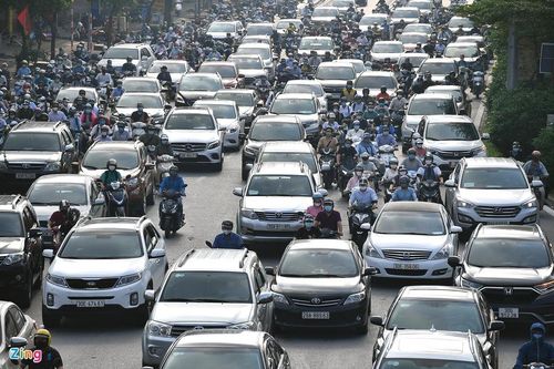 거리두기 완화 조치가 시행된 첫날 아침 하노이 시내 모습.[징 캡처. 재판매 및 DB 금지]