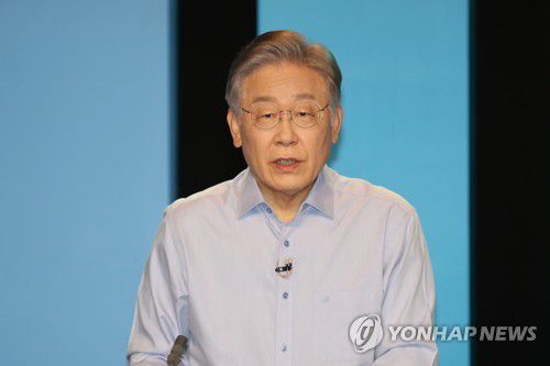 발언하는 이재명 대선 예비후보9월 19일 오후 광주 남구 광주MBC 공개홀에서 열린 더불어민주당 대선 후보자 토론회에서 이재명 예비후보가 발언하고 있다. [연합뉴스 자료사진]