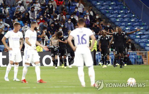 환호하는 셰리프와 씁쓸한 레알 마드리드[로이터=연합뉴스]