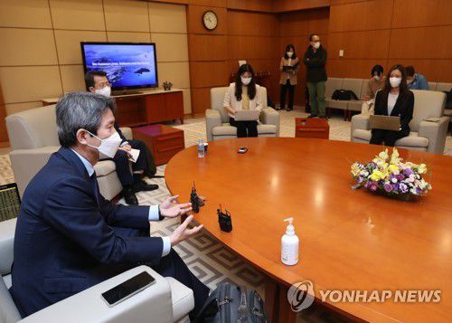 이인영, 유럽 순방 출국 앞서 기자단과 간담회[연합뉴스 자료사진]