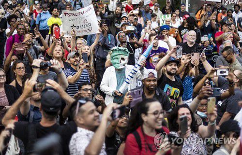 미국 뉴욕에서 열린 백신 의무화에 반대하는 시위[EPA=연합뉴스]