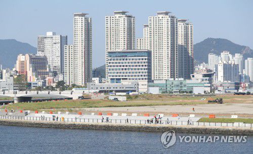 마산해양신도시와 마산항 전경[연합뉴스 자료사진]