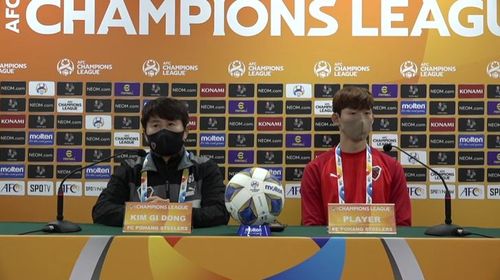 기자회견 참석한 김기동 포항 감독(왼쪽)과 이승모[전북 현대 유튜브 캡처. 재판매 및 DB 금지]