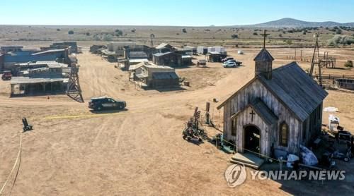 소품 총 사고로 촬영 감독이 숨진 미국 뉴멕시코주 현장[Albuquerque Journal/AP 연합뉴스 자료사진. 재판매 및 DB 금지]