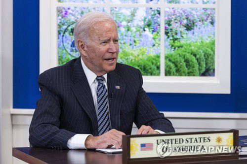 아세안 화상정상회의에서 발언하는 조 바이든 미국 대통령(워싱턴 EPA=연합뉴스) 조 바이든 미국 대통령이 26일(현지시간) 아세안 정상들과 화상 회의에서 발언하고 있다. 2021. 10. 26. photo@yna.co.kr