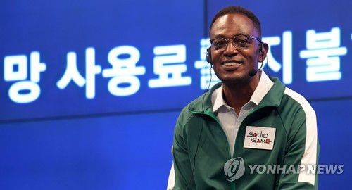 취재진 질문에 답하는 딘 가필드 넷플릭스 부사장(서울=연합뉴스) 임헌정 기자 = 딘 가필드 넷플릭스 정책총괄 부사장이 4일 서울 종로구 JW메리어트 동대문 스퀘어 서울 호텔에서 열린 미디어 오픈 토크에서 취재진 질문에 답하고 있다. 2021.11.4 [공동취재] kane@yna.co.kr