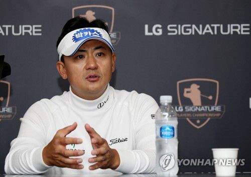 인터뷰하는 박상현 프로(서울=연합뉴스) 박상현 프로가 4일 경기 파주시 서원밸리CC에서 열린 2021 KPGA 투어 시즌 최종전 'LG SIGNATURE 플레이어스 챔피언십'에서 인터뷰하고 있다. 2021.11.4      [KPGA 제공. 재판매 및 DB 금지] photo@yna.co.kr