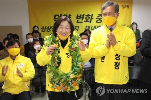정의당 심상정 후보와 남편 이승배 씨 [연합뉴스 자료사진]
