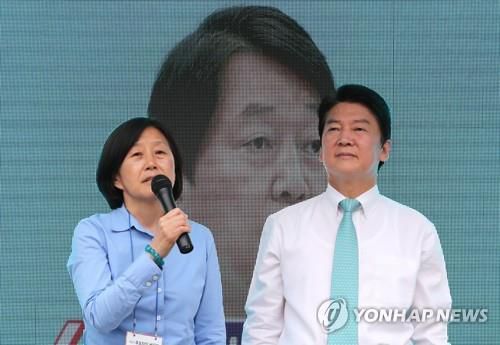 국민의당 안철수 후보와 부인 김미경 서울대 교수 [연합뉴스 자료사진]