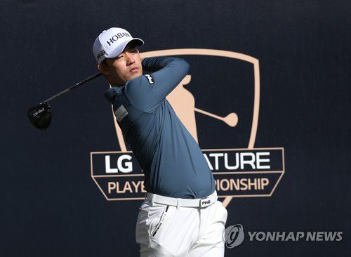 드라이버 티샷하는 김비오(서울=연합뉴스) 7일 경기 파주시 서원밸리CC에서 열린 KPGA 코리안투어 LG 시그니처 플레이어스 챔피언십 최종라운드 7번 홀에서 김비오가 드라이버 티샷하고 있다. 2021.11.7      [KPGA 제공. 재판매 및 DB 금지] photo@yna.co.kr
