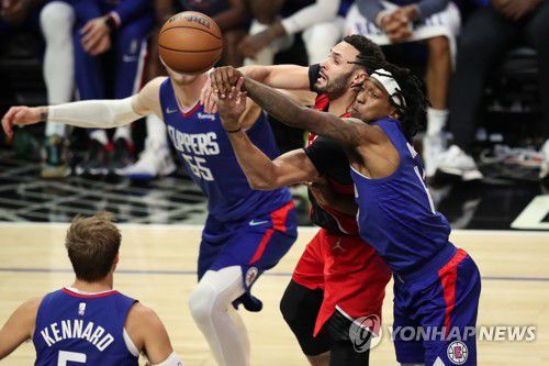 클리퍼스-포틀랜드 선수들 경기 모습[EPA=연합뉴스]