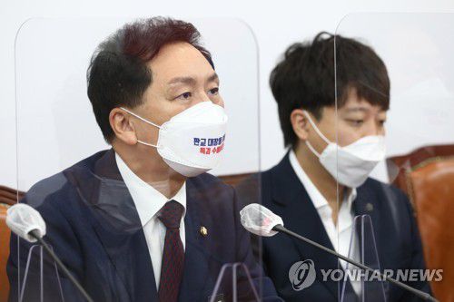 최고위원회의에서 발언하는 김기현 원내대표(서울=연합뉴스) 하사헌 기자 = 국민의힘 김기현 원내대표가 11일 오전 서울 여의도 국회에서 열린 최고위원회의에서 발언하고 있다. 2021.11.11 [국회사진기자단] toadboy@yna.co.kr