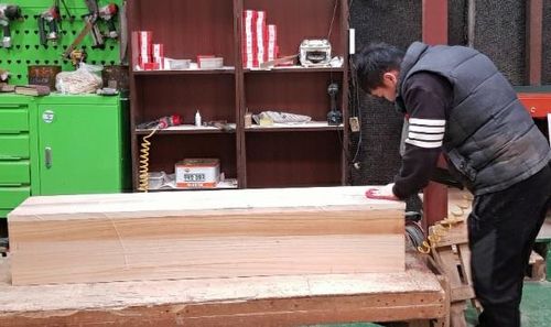 공장에서 관을 제작하는 모습 이배연 강원기업사 사장 제공. 재판매 및 DB 금지.