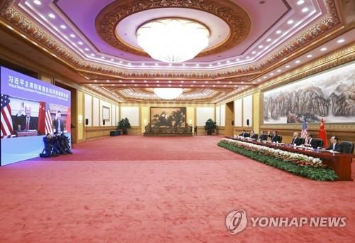 미중 영상정상회담에 나선 시진핑과 참모들(신화/AP=연합뉴스)