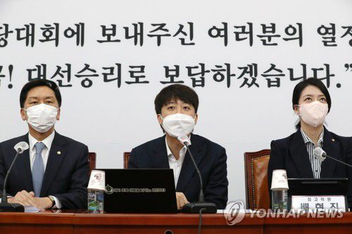 발언하는 이준석(서울=연합뉴스) 이정훈 기자 = 국민의힘 이준석 대표가 18일 오전 국회에서 열린 최고위원회의에서 발언하고 있다. 2021.11.18 [국회사진기자단] uwg806@yna.co.kr