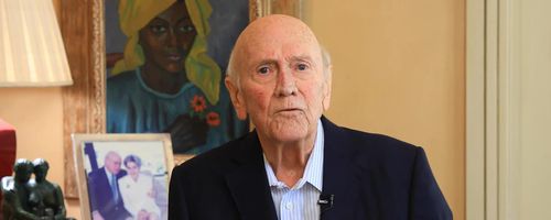 사후공개 영상메시지에서 아파르트헤이트를 무조건 사과하는 데클레르크 전 대통령[FW 데 클레르크 재단 홈페이지 영상 캡처]