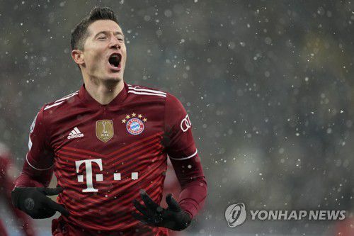 득점 후 환호하는 레반도프스키[AP=연합뉴스]