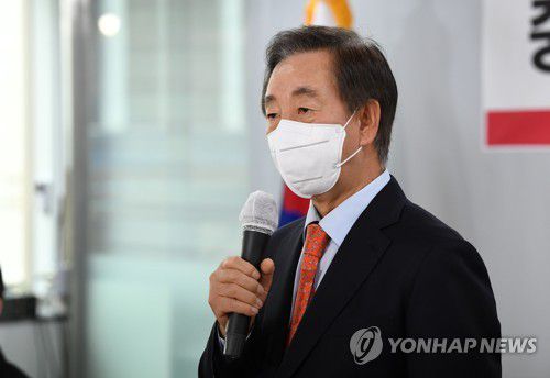 개회사하는 김성태 중앙위 의장(서울=연합뉴스) 진성철 기자 = 국민의힘 김성태 중앙위원회 의장이 22일 서울 여의도 중앙당사에서 열린 중앙위원회 주요 임원단 연석회의에서 개회사하고 있다.  2021.4.22 zjin@yna.co.kr