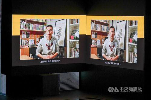 시상식장 화면 통해 수상 소감 밝히는 키위 차우 감독[대만 중앙통신사 홈페이지. 재판매 및 DB 금지]