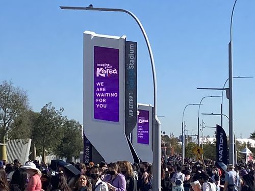 BTS 공연장 외곽 전광판에 뜬 한국관광 홍보 문구(로스앤젤레스=연합뉴스) 정윤섭 특파원 = BTS 콘서트가 열리는 로스앤젤레스 공연장 외곽 전광판에 27일(현지시간) 한국 관광을 홍보하는 문구가 게시돼 있다. 2021.11.28 jamin74@yna.co.kr