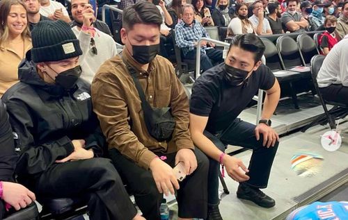 LA 클리퍼스 농구 경기를 관람한 BTS 멤버 슈가[LA 클리퍼스 마스코트 공식 인스타그램 계정 캡처. 재판매 및 DB 금지]