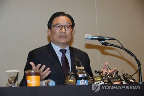 한국당 영입 보류 관련 입장 밝히는 박찬주 전 대장[연합뉴스 자료사진]