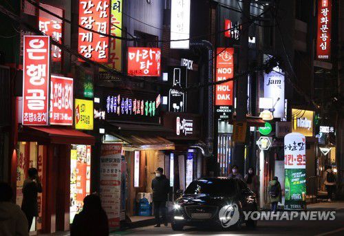 '오미크론' 변이 공포에 다시 불안에 빠진 자영업계※ 기사와 직접 관계가 없습니다. [연합뉴스 자료사진]