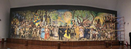 디에고 리베라의 벽화 '알라메다 공원 일요일 오후의 꿈' (멕시코시티=연합뉴스) 고미혜 특파원 = 디에고 리베라의 벽화 '알라메다 공원 일요일 오후의 꿈'이 멕시코시티 디에고 리베라 벽화박물관에 전시돼 있다. 파노라마 기능으로 촬영. 2021.12.5  mihye@yna.co.kr