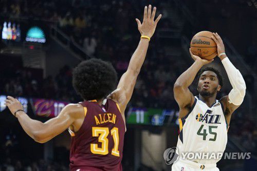 도너번 미첼의 슛[AP=연합뉴스]