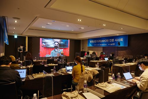 유엔난민기구(UNHCR) 한국대표부 대표가 13일 더 플라자 서울에서 '유엔난민기구 연말 언론 시사회'에서 열었다. [유엔난민기구 제공]