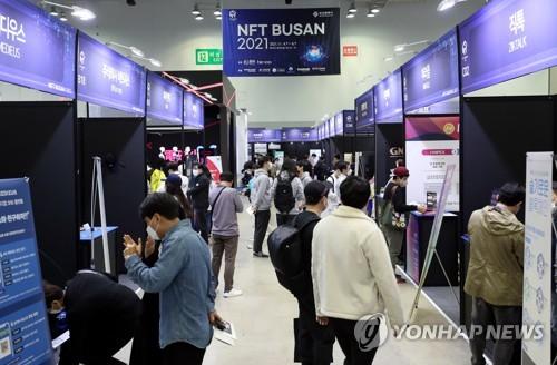 블록체인 기술 잔치 'NFT 부산 2021'지난 11월 4일 부산 해운대구 벡스코 제2전시장에서 블록체인/NFT/메타버스 산업을 한자리에 모으는 'NFT BUSAN 2021'이 열리고 있다. [연합뉴스 자료사진]