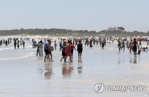 지난 21일 촬영된 남아공 해변 모습[AP 연합뉴스 자료사진. 재판매 및 DB 금지]