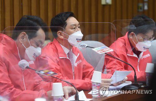 발언하는 김기현 원내대표(서울=연합뉴스) 하사헌 기자 = 국민의힘 김기현 원내대표가 28일 오전 서울 여의도 국회에서 열린 원내대책회의에서 발언하고 있다. 2021.12.28 [국회사진기자단] toadboy@yna.co.kr