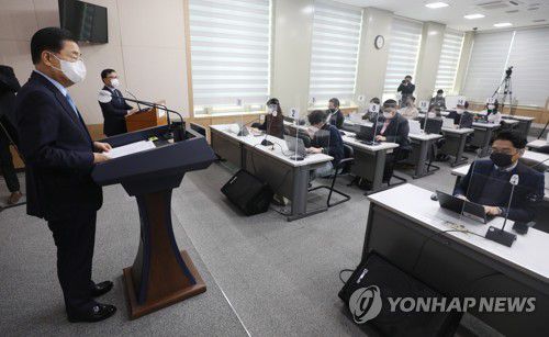 내신기자 대상 브리핑(서울=연합뉴스) 김승두 기자 = 정의용 외교부 장관이 29일 서울 종로구 외교부 청사에서 내신기자 대상 브리핑을 하고 있다. 2021.12.29 [공동취재] kimsdoo@yna.co.kr