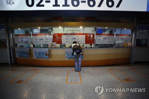 한산한 태국 방콕의 한 버스터미널 매표소. 2021.12.29[EPA=연합뉴스]