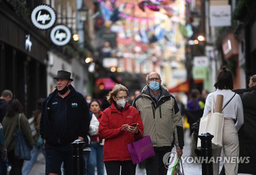 코로나19 대유행 닥친 영국의 연말연시[EPA 연합뉴스 자료사진. DB 및 재판매 금지]