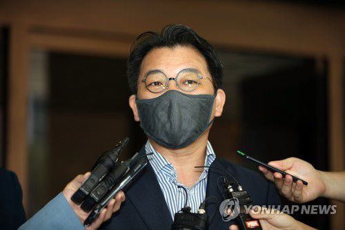 답하는 오성규 전 서울시 비서실장[연합뉴스 자료사진]