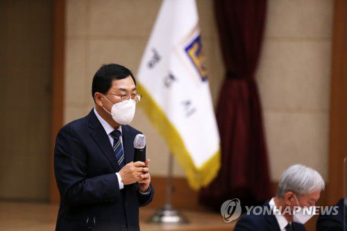 시정 운영 방향 설명하는 경주시장(경주=연합뉴스) 손대성 기자 = 5일 경북 경주시청에서 열린 신년 언론인 간담회에서 주낙영 시장이 올해 시정 운영 방향을 설명하고 있다. 2022.1.5 sds123@yna.co.kr