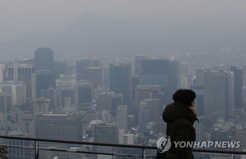 뿌연 서울지난 1월 2일 오후 서울 도심이 미세먼지로 뿌옇게 보이고 있다. [연합뉴스 자료사진]