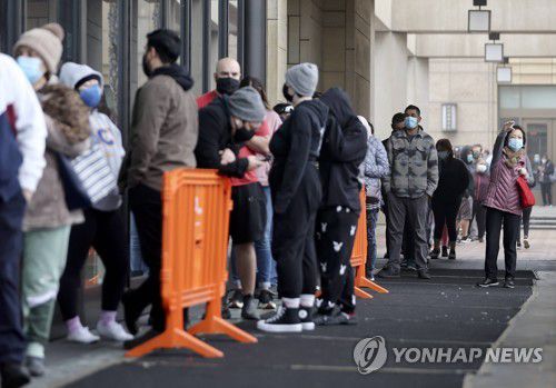 지난 7일(현지시간) 미국 캘리포니아의 한 코로나19 검사센터.[AFP 연합뉴스 자료사진. 재판매 및 DB 금지.]