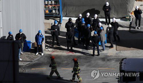 현장 사무실 압수수색에 나선 경찰[연합뉴스 자료사진]