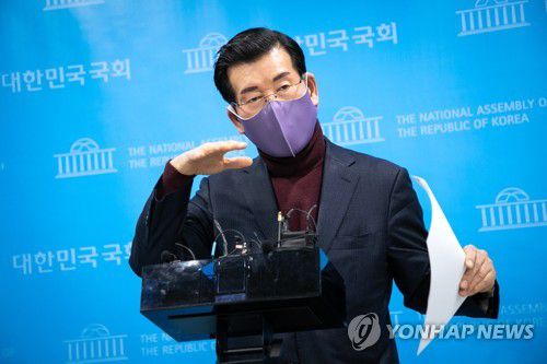 이재명 후보 욕설 파일 관련 추가 기자회견하는 장영하 변호사(서울=연합뉴스) 하사헌 기자 = '굿바이 이재명' 저자 장영하 변호사가 19일 오전 서울 여의도 국회 소통관에서 전날 공개한 더불어민주당 이재명 대선 후보 욕설 파일과 관련해 추가 기자회견을 하고 있다. 2022.1.19 [국회사진기자단] toadboy@yna.co.kr