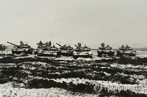 러시아 T-72B3 탱크 부대 [AP 연합뉴스 자료사진. 재판매 및 DB 금지]