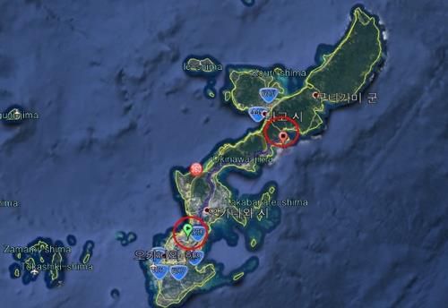 아래 동그라미가 후텐마 비행장이 있는 기노완시(市), 위쪽이 이전 예정지인 나고시(市) 헤노코. [구글어스 갈무리]