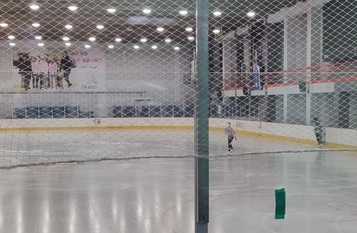 출국 당일 새벽 훈련하는 피겨스케이팅 유영피겨스케이팅 여자 싱글 간판 유영(링크 위)이 9일 2022 베이징동계올림픽이 열리는 중국 베이징으로 출국하기 전 경기도 과천 빙상장에 들러 훈련에 매진하고 있다. 오른쪽은 하마다 마에 전담 코치. [유영 측 관계자 제공. 재배포 및 DB 금지]